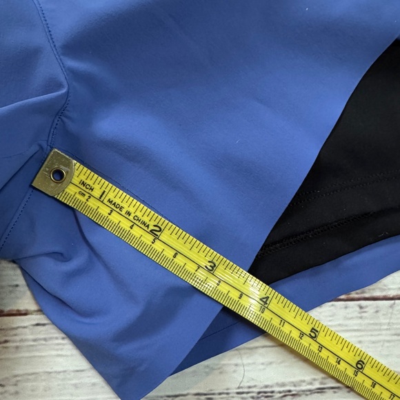 On Running Women’s Shorts – Size M (Blue/Black) - Picture 6 of 8